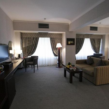 Le Grande Plaza Hotel Tașkent Exterior foto