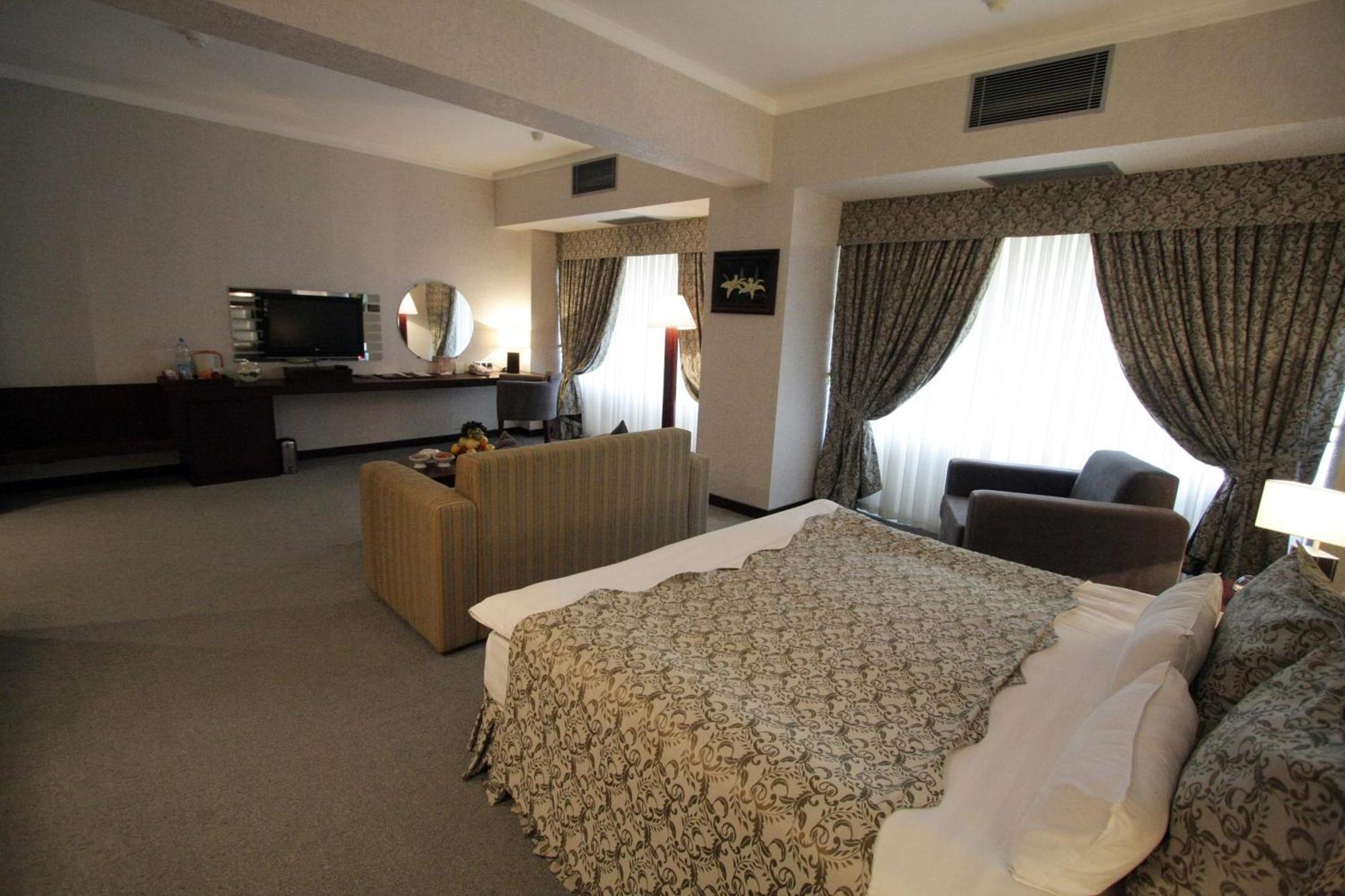 Le Grande Plaza Hotel Tașkent Exterior foto